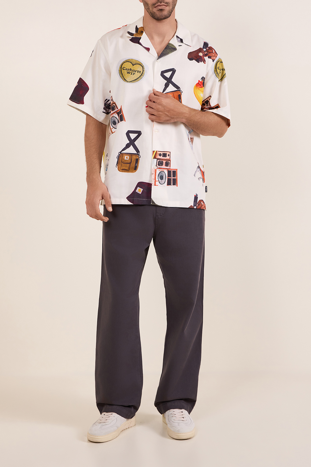 חולצה מכופרת קצרה